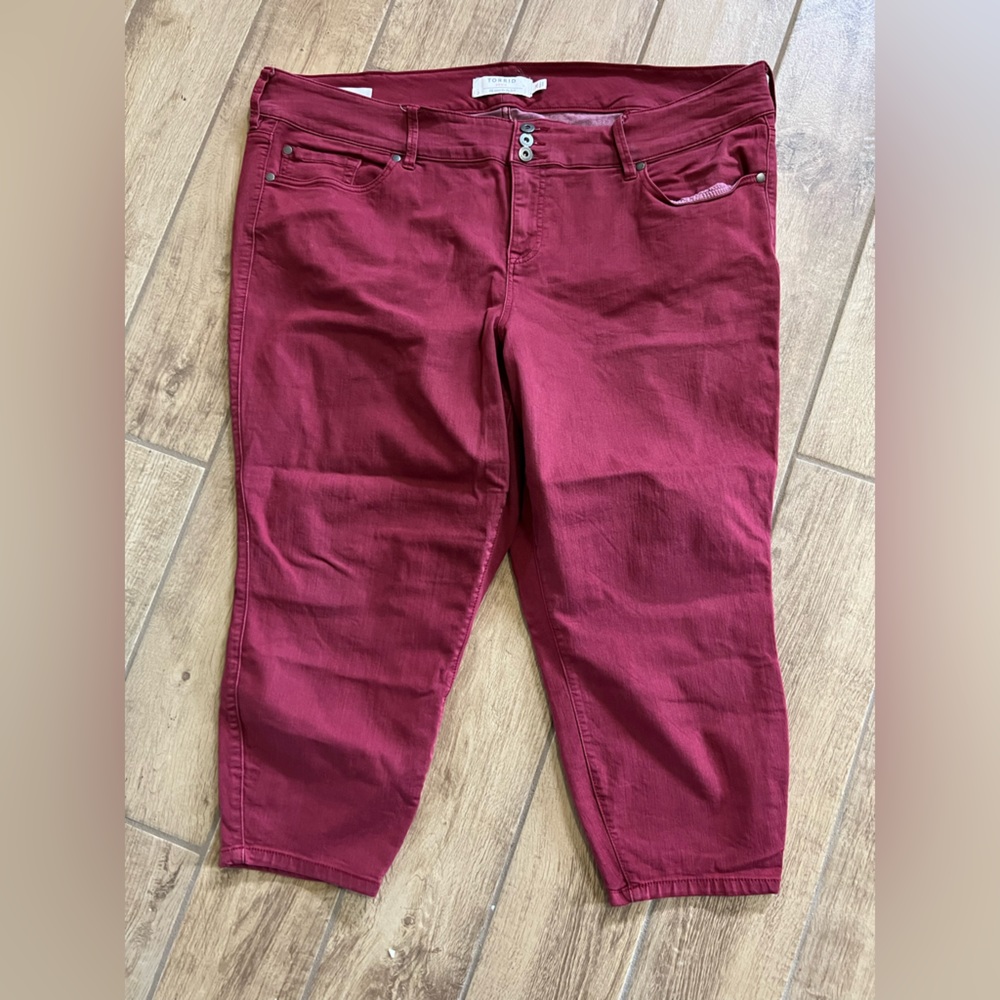 Torrid 3 button crop jeggings